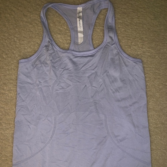 Lululemon athletic top - Picture 2 of 4